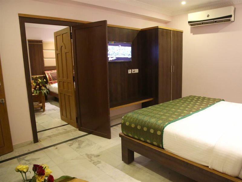ป๊อปปี้ส์ เอส อี ที เรซิเดนซี กุมพาโกนัม Hotel ภายนอก รูปภาพ